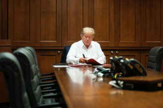 Image. Donald Trump &ldquo;va mieux&rdquo;