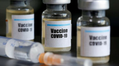 Faire arriver les vaccins du Covid-19 à bon port, un défi logistique