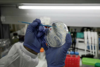 Covid-19: Risque-t-on une pénurie de matériel pour la production des vaccins?