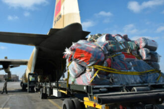 Arrivée au Caire de deux avions marocains transportant une aide humanitaire aux palestiniens