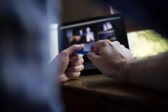 Réglementation du télétravail: l'absence de loi n'est pas un obstacle (juristes)