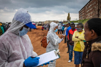 Covid-19: l'Afrique confrontée à une troisième vague plus virulente