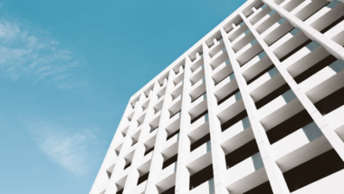 First Commercial Estate Company cède la moitié de ses parts dans Aradei Capital