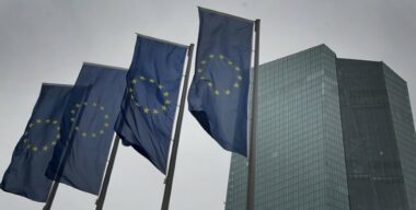 La BCE muscle sa réponse à la pandémie et voit la crise durer