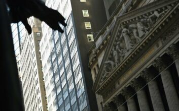 Wall Street clôture en forte hausse, GameStop retombe