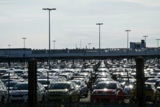 France: le marché automobile, encore dans le rouge en mai, discerne des signes de reprise