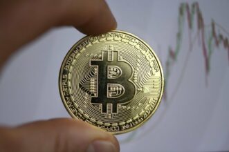 Le bitcoin tombe en dessous des 50.000 USD, son plus bas niveau depuis la mi-février