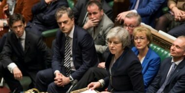 Défaite sur le Brexit, Theresa May face à une motion de censure