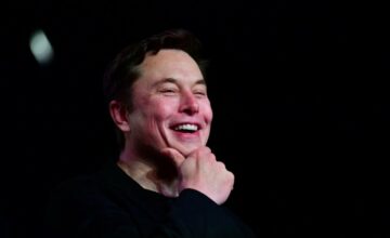 Tesla investit 1,5 milliard de dollars en bitcoin, le cours atteint un niveau record