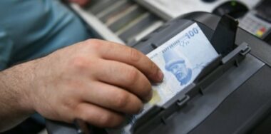 La livre turque s'enfonce après la dégradation de banques turques par Moody's
