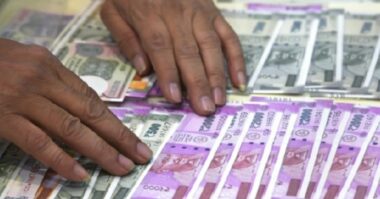 La roupie indienne atteint un plus bas historique face au dollar