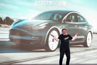 Tesla flambe en bourse, Elon Musk devrait toucher 346 millions de dollars