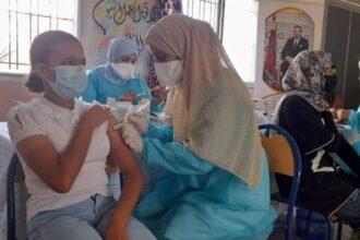 Casablanca: un vaccinodrome mobile à Ain Chock pour les 12-17 ans