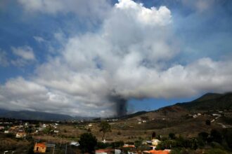 Volcan en éruption aux Canaries : évacuation massive de la population locale