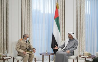 Mohamed Ben Zayed reçoit le nouvel inspecteur général des FAR