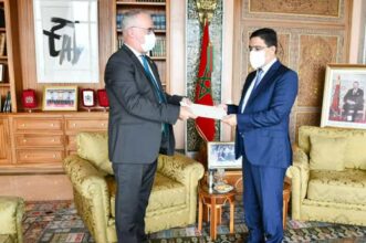 De nouveaux ambassadeurs présentent à Bourita les copies figurées de leurs lettres de créance
