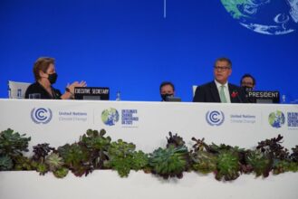 La COP26 adopte un &ldquo;pacte&rdquo; critiqué pour accélérer la lutte contre le réchauffement climatique