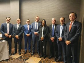 Hydrogène vert : Mbarka Bouaida en discussion avec l'australien Fortescue