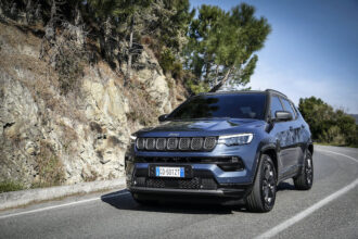 Automobile : lifting intérieur pour le Jeep Compass