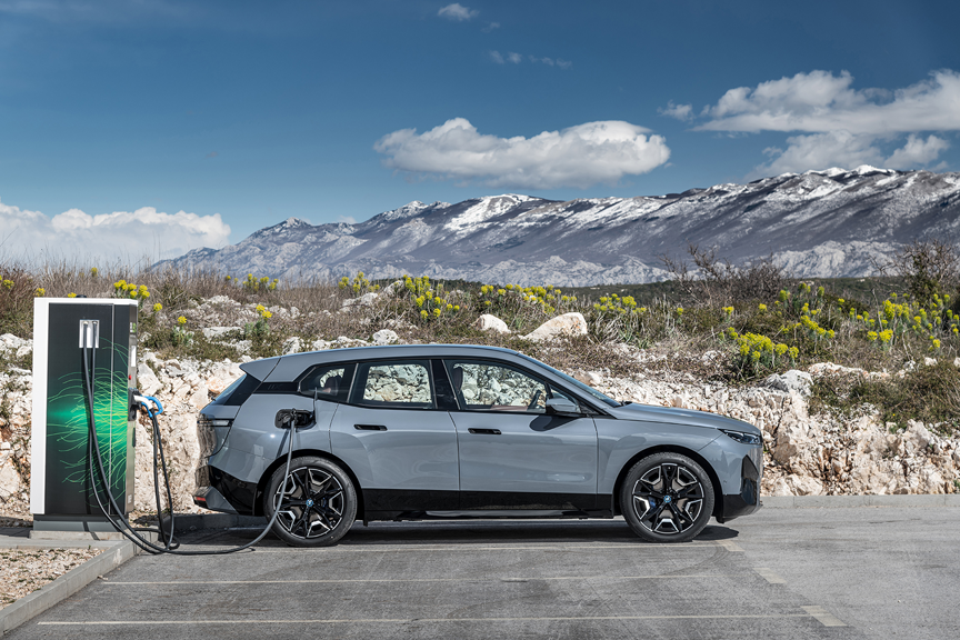 BMW iX : Bavaroise aux électrons