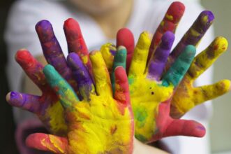 Quand l’art devient un outil thérapeutique : focus sur une pratique méconnue