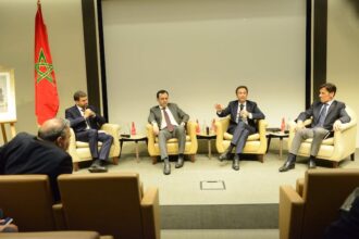 Sekkouri et Benchaaboun exposent les perspectives économiques du Maroc à Paris