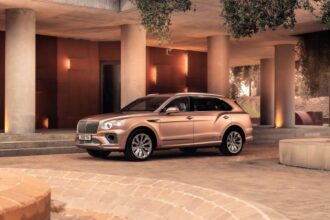 Séance de stretching pour le Bentayga