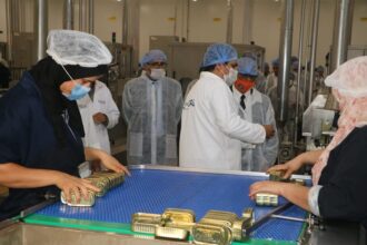 Le ministre des AE du Suriname visite des infrastructures de pêche à Dakhla