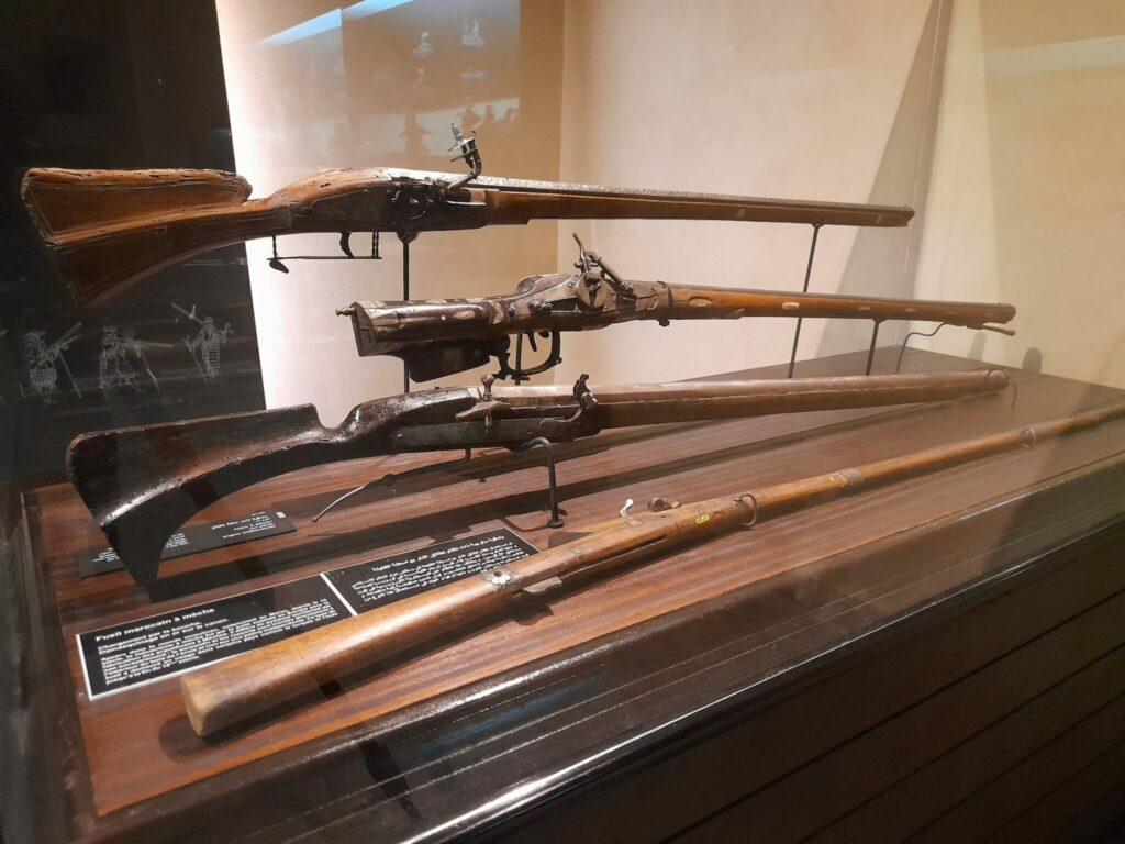 Au Musée militaire de Fès, une reconstitution grandeur nature de l'histoire des armes Au Musée militaire de Fès, une reconstitution grandeur nature de l'histoire des armes