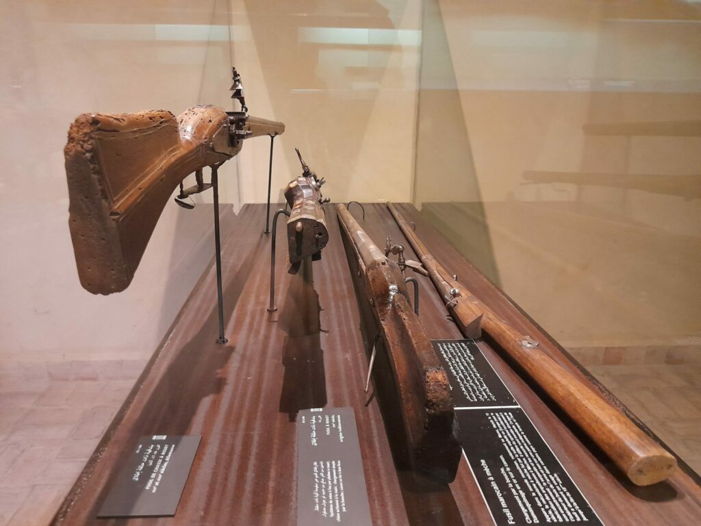 Au Musée militaire de Fès, une reconstitution grandeur nature de l'histoire des armes Au Musée militaire de Fès, une reconstitution grandeur nature de l'histoire des armes