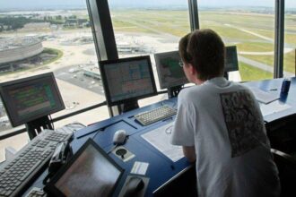 Contrôleurs aériens : la justice ordonne la suspension de la grève