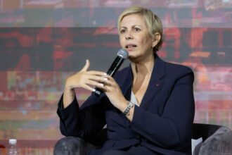 Marchés financiers : “En dépit des crises, de grandes opportunités se présentent” (Nezha Hayat)