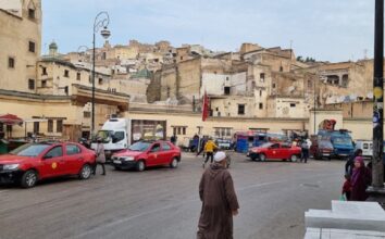 Face aux interrogations des citoyens, la classe politique se mure dans le silence