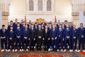 Emotions lors de la réception royale et des décorations pour les membres de l'équipe nationale