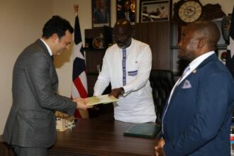 Le président du Libéria reçoit Younes Sekkouri, porteur d’un message royal