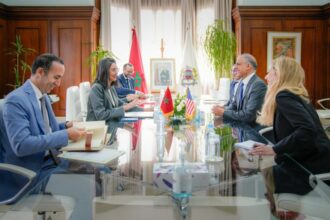 Rencontre entre Nadia Fettah et l’ambassadeur des Etats-Unis au Maroc