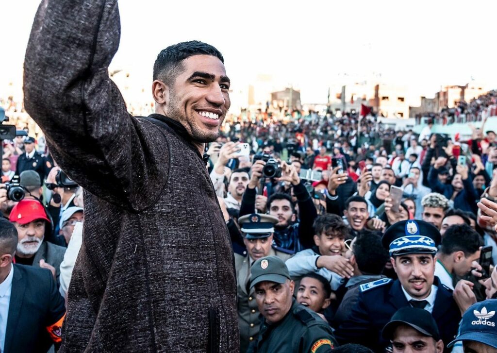 Achraf Hakimi accueilli en grande pompe à Ksar El-Kébir