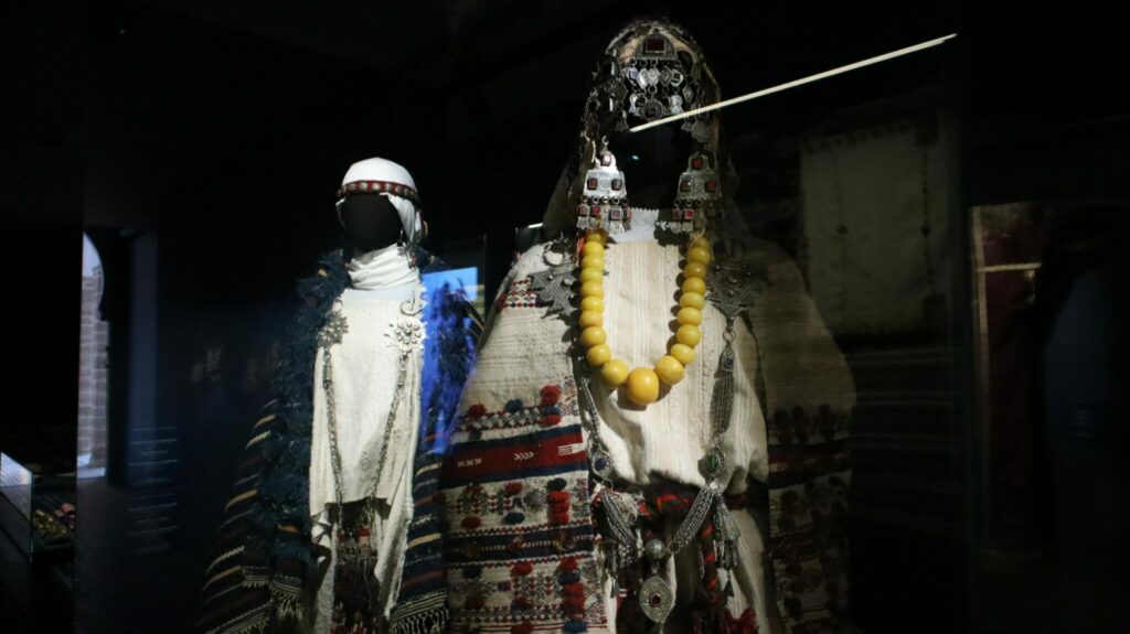 Plongée à 360° dans le monde de la parure marocaine Plongée à 360° dans le monde de la parure marocaine