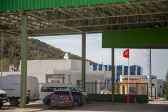 L'Algérie empêche 200 automobilistes tunisiens de quitter son territoire avec leurs marchandises