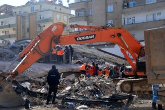 Le bilan du séisme en Turquie et en Syrie s'élève à plus de 11.200 morts