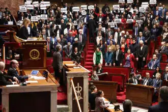 France : la réforme des retraites adoptée, après le rejet des deux motions de censure