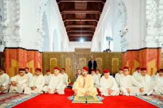 Le Roi accomplit la prière du vendredi à la mosquée Al Mohammadi à Casablanca