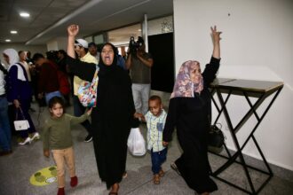 Arrivée à Casablanca des Marocains rapatriés du Soudan