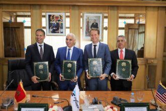 Couverture sanitaire : Ait Taleb signe deux conventions avec Pfizer