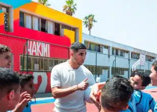 Achraf Hakimi s'engage en faveur de l'éducation dans les zones rurales et défavorisées
