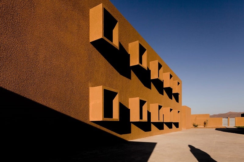 L’École supérieure de technologie de Guelmim, une architecture contemporaine bien intégrée au site L’École supérieure de technologie de Guelmim, une architecture contemporaine bien intégrée au site