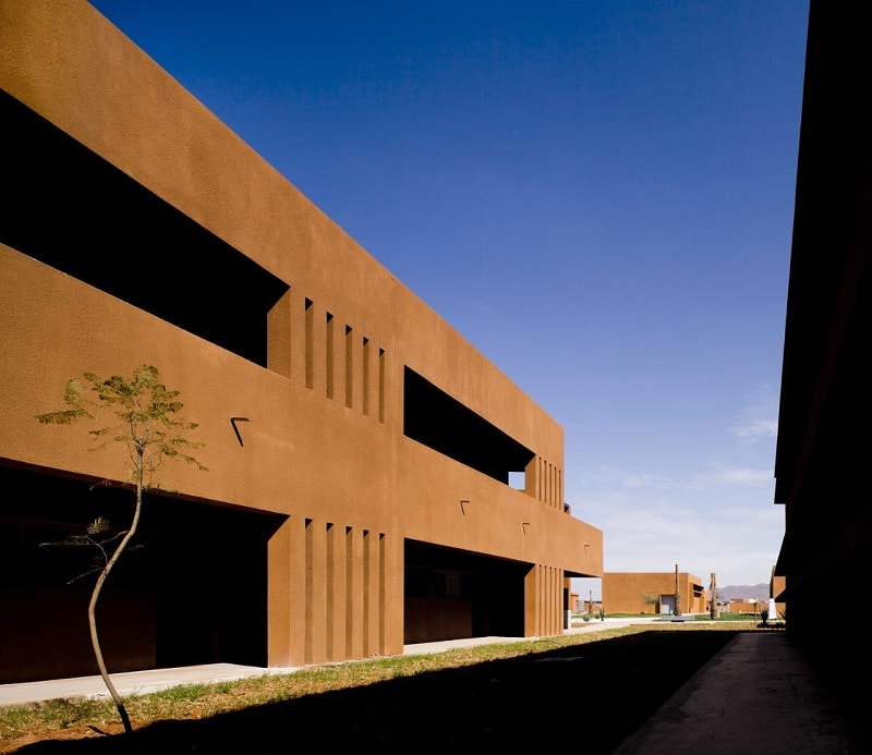 L’École supérieure de technologie de Guelmim, une architecture contemporaine bien intégrée au site L’École supérieure de technologie de Guelmim, une architecture contemporaine bien intégrée au site