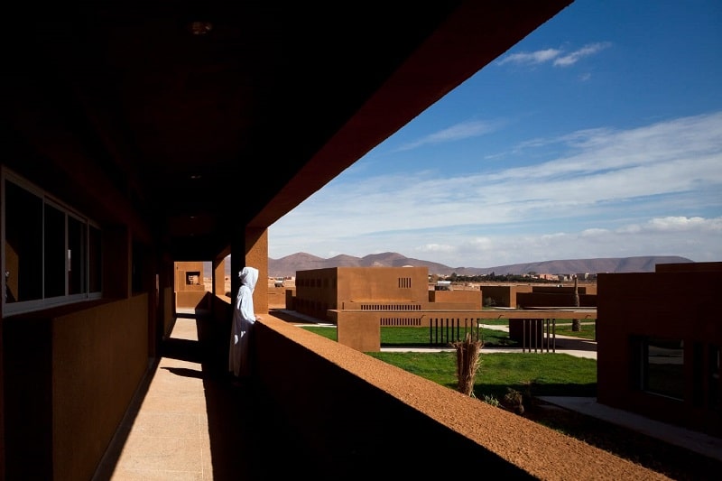 L’École supérieure de technologie de Guelmim, une architecture contemporaine bien intégrée au site L’École supérieure de technologie de Guelmim, une architecture contemporaine bien intégrée au site