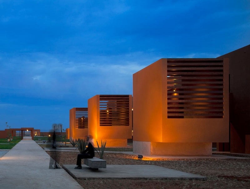 L’École supérieure de technologie de Guelmim, une architecture contemporaine bien intégrée au site L’École supérieure de technologie de Guelmim, une architecture contemporaine bien intégrée au site
