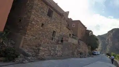 Séisme d’Al Haouz, les matériaux locaux, clé d’une reconstruction réussie, mais selon quelle technique ?